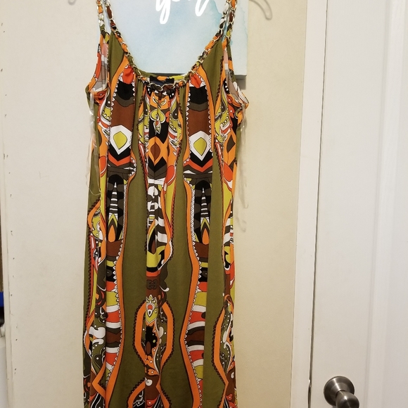 Dress - Picture 2 of 5